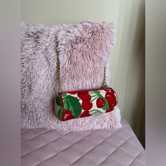 JUICY COUTURE Y2K Vintage Very Rare Cherry Barrel Bag🍒 - Picture 4 of 15